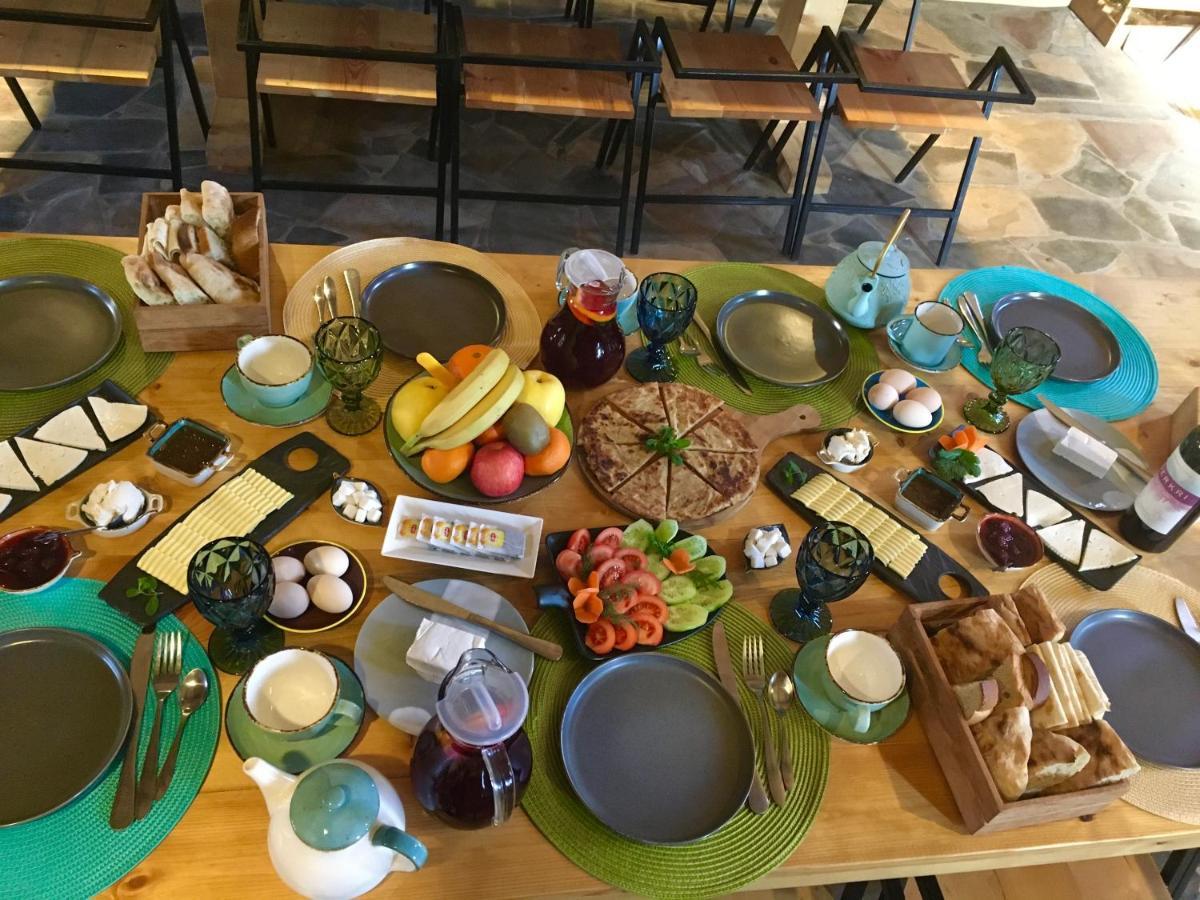 Berkri Gastro Yard & Guest House Yenokavan 外观 照片