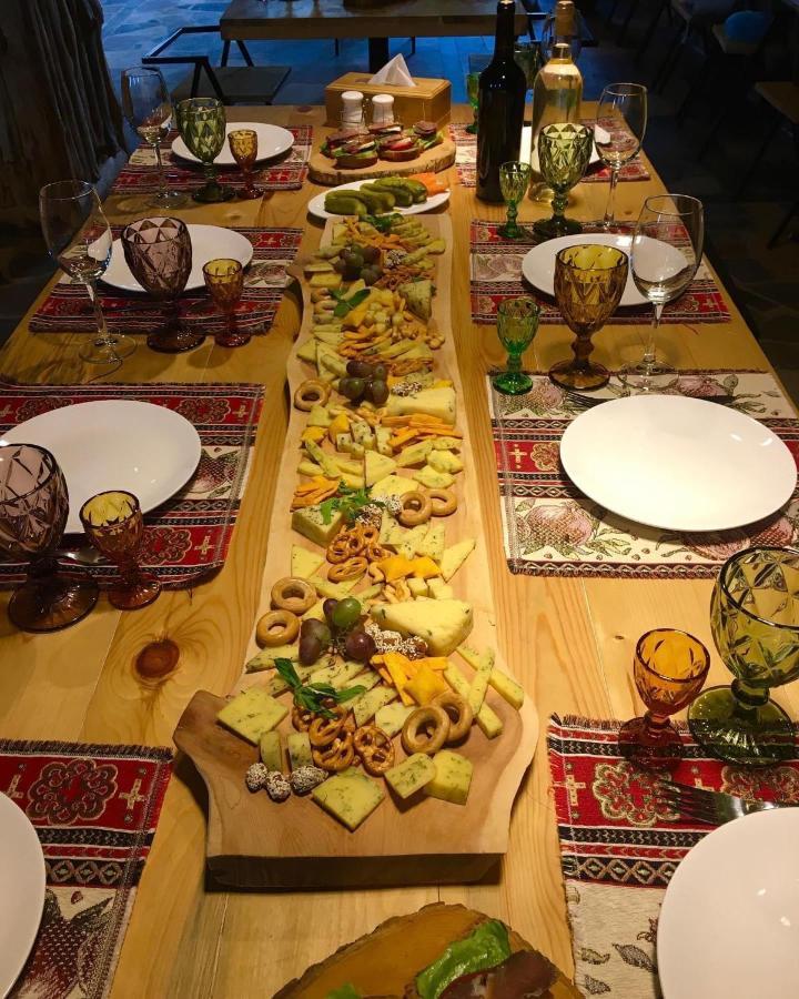 Berkri Gastro Yard & Guest House Yenokavan 外观 照片