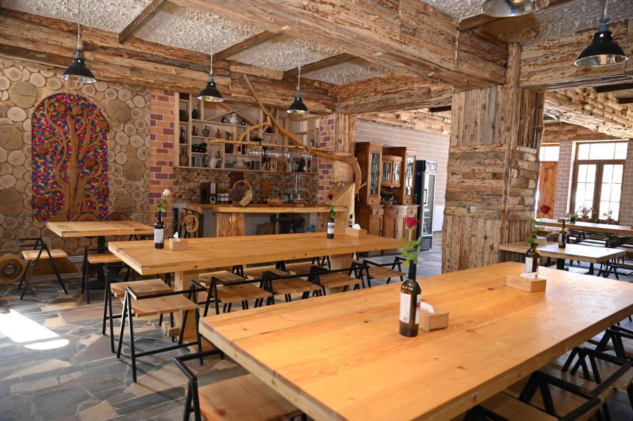 Berkri Gastro Yard & Guest House Yenokavan 外观 照片