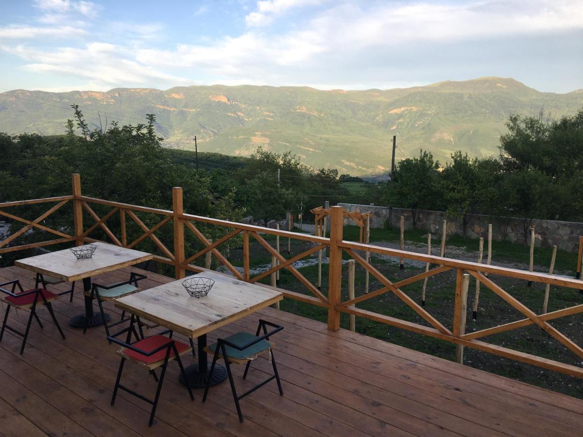Berkri Gastro Yard & Guest House Yenokavan 外观 照片