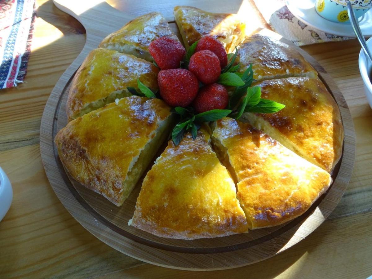 Berkri Gastro Yard & Guest House Yenokavan 外观 照片