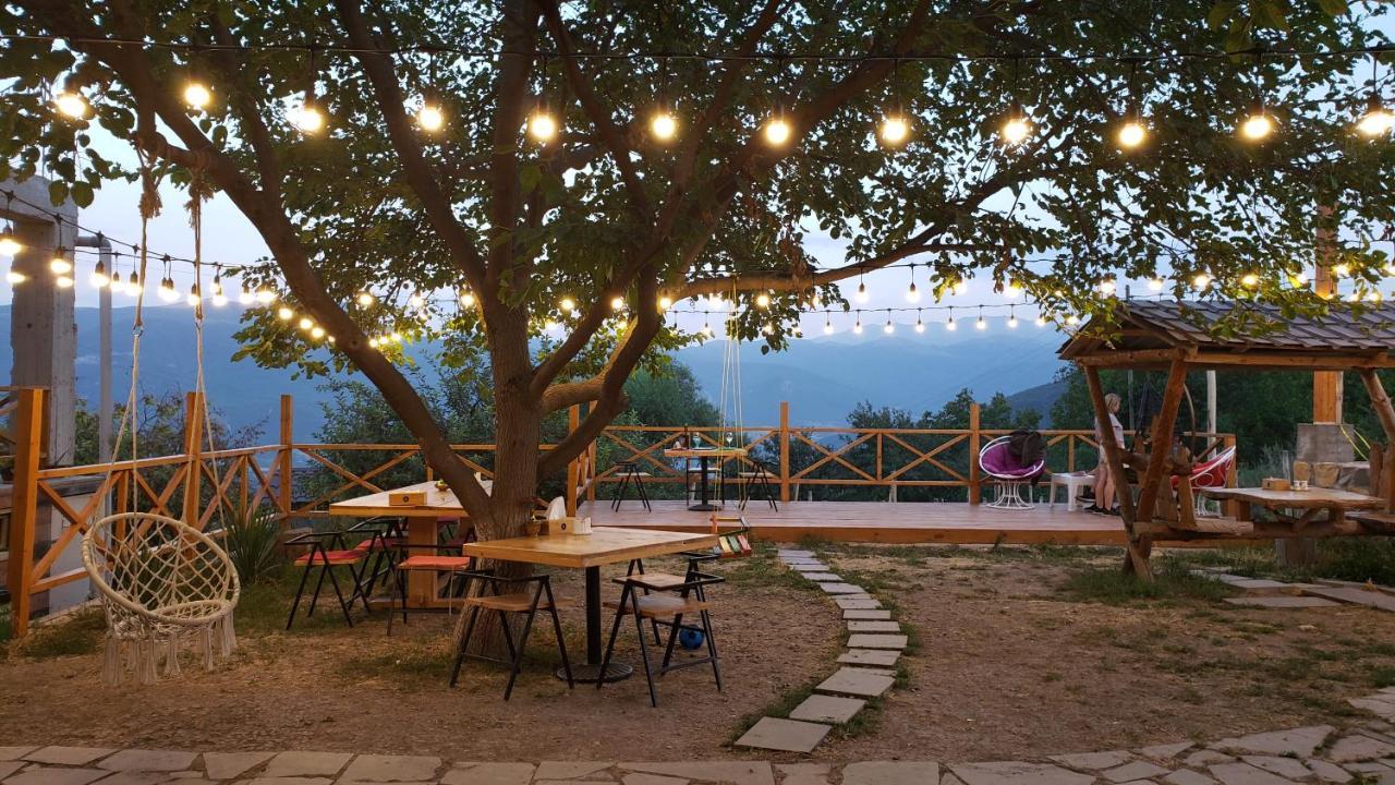 Berkri Gastro Yard & Guest House Yenokavan 外观 照片