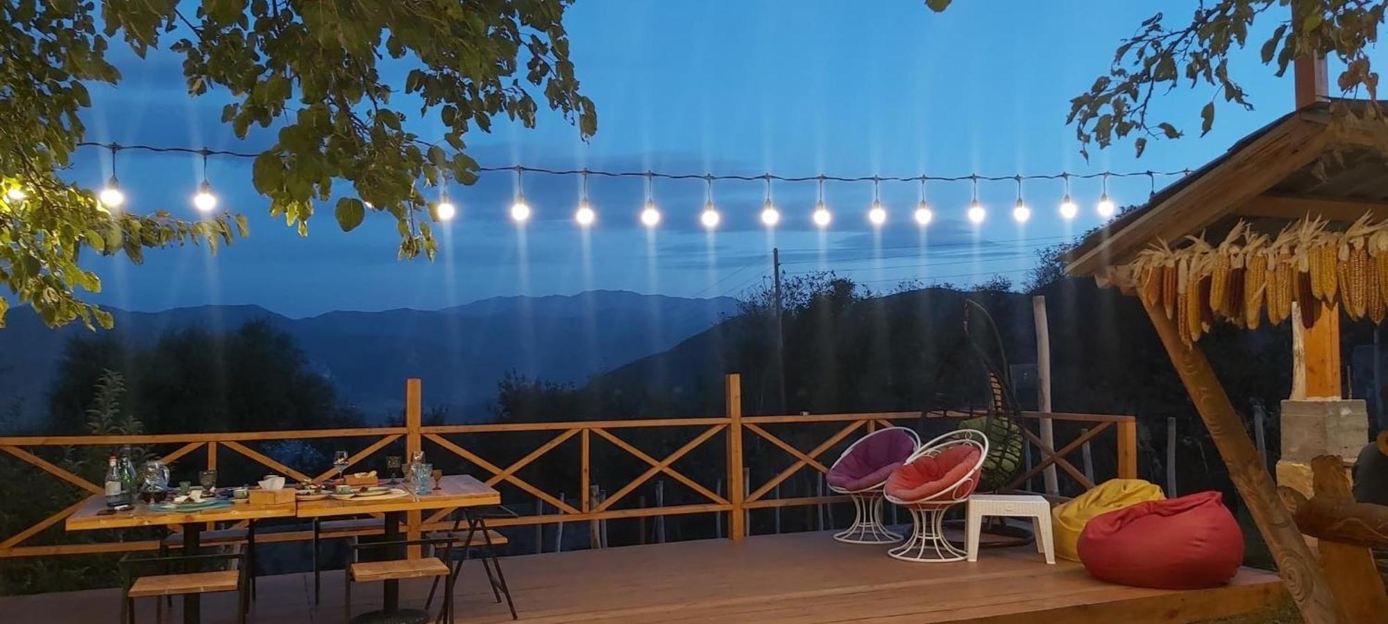 Berkri Gastro Yard & Guest House Yenokavan 外观 照片