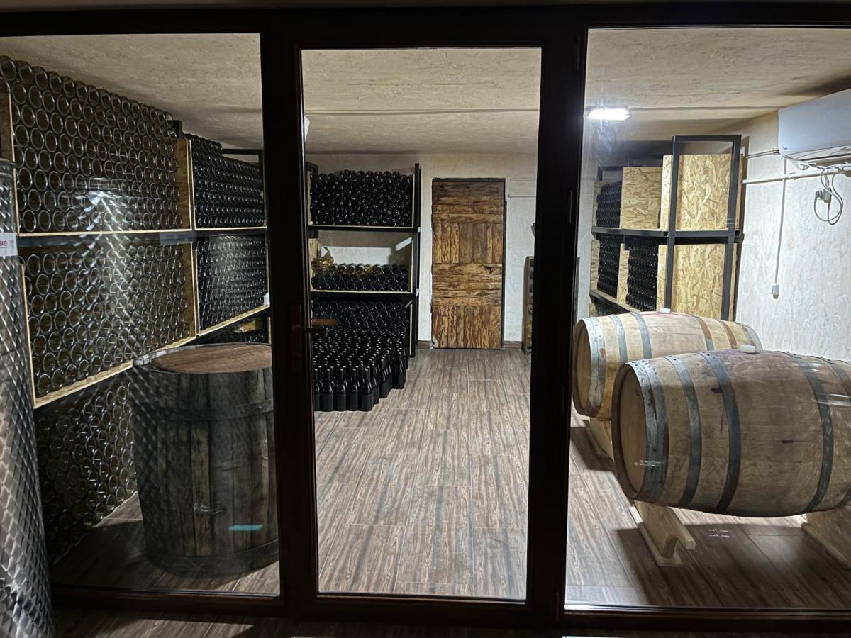 Berkri Gastro Yard & Guest House Yenokavan 外观 照片