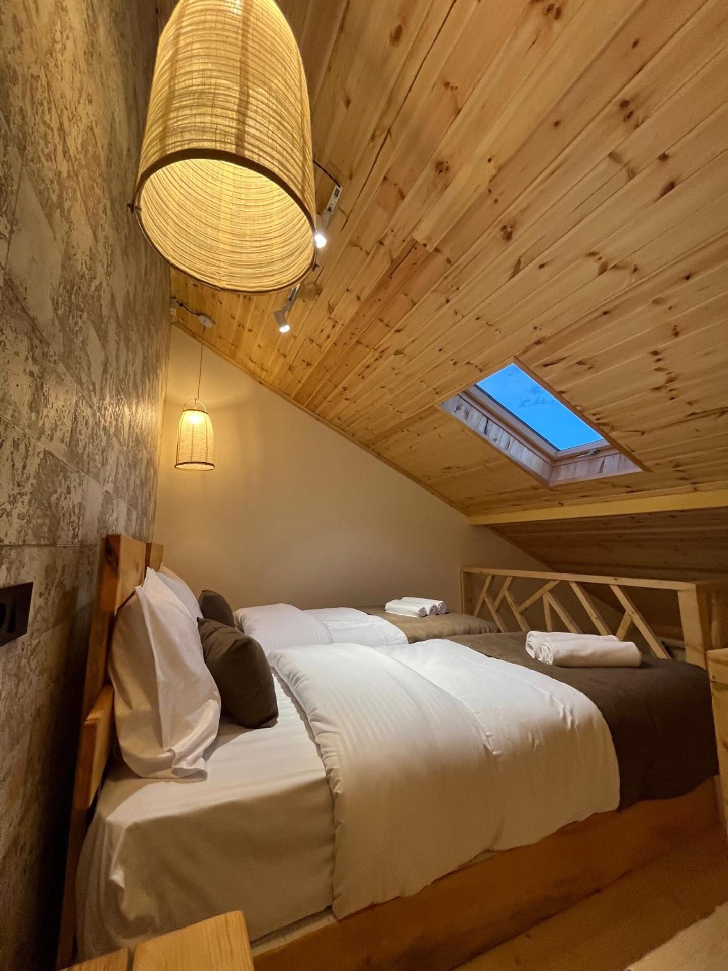 Berkri Gastro Yard & Guest House Yenokavan 外观 照片