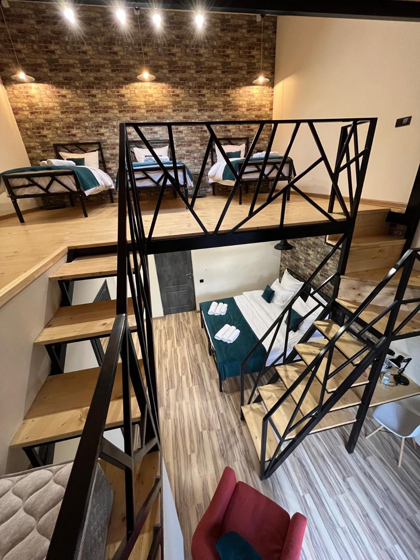 Berkri Gastro Yard & Guest House Yenokavan 外观 照片