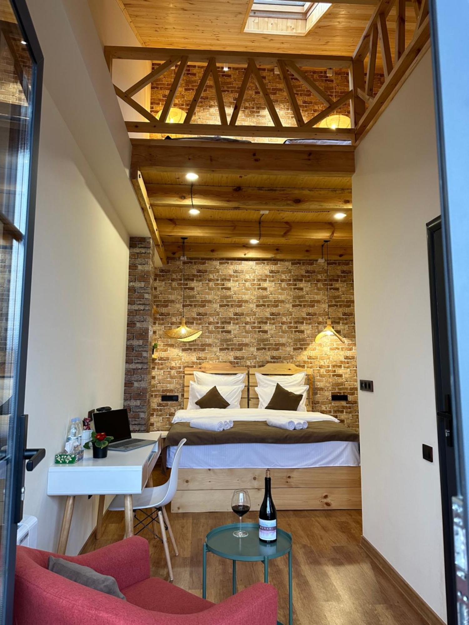 Berkri Gastro Yard & Guest House Yenokavan 外观 照片