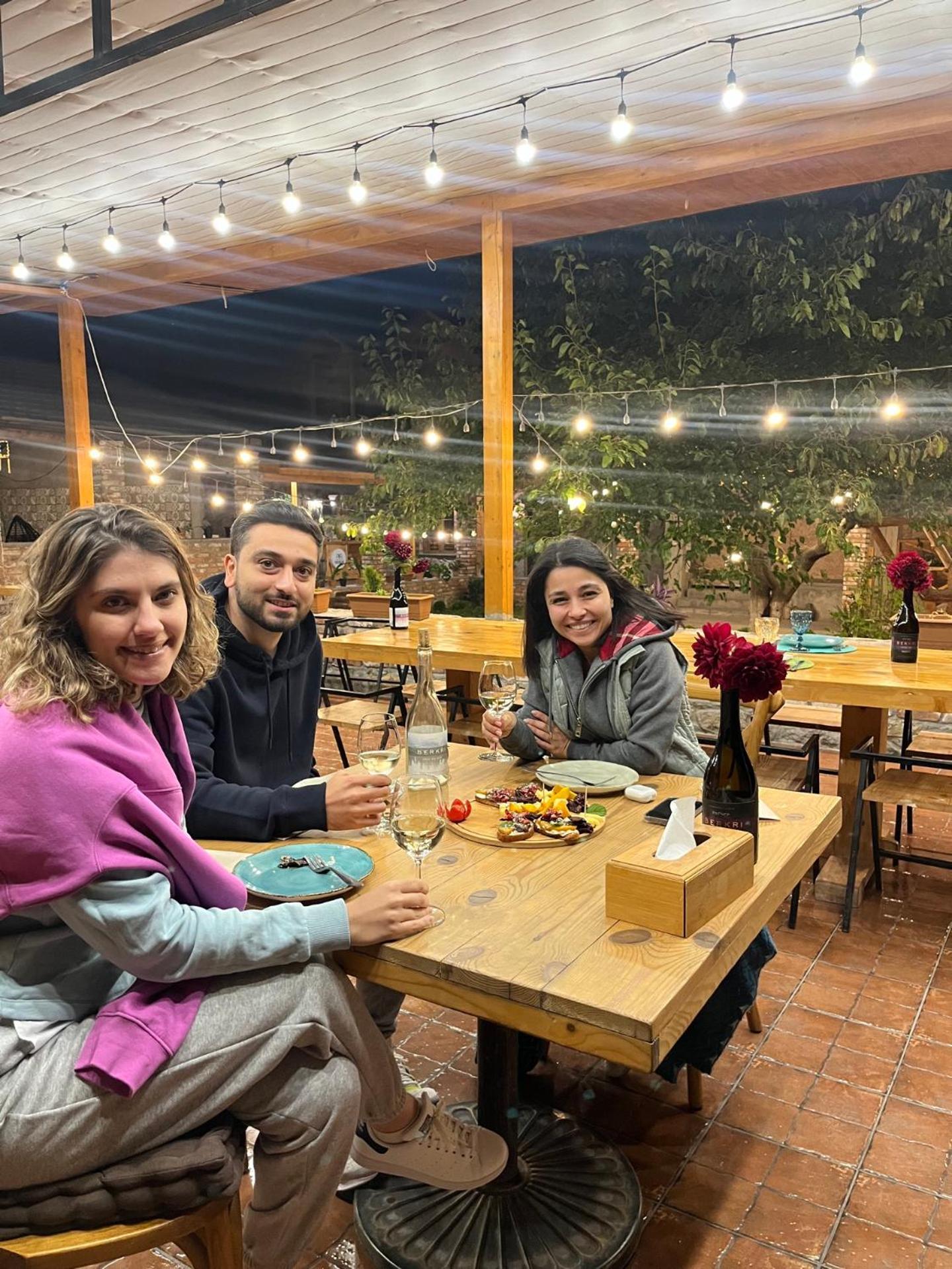 Berkri Gastro Yard & Guest House Yenokavan 外观 照片