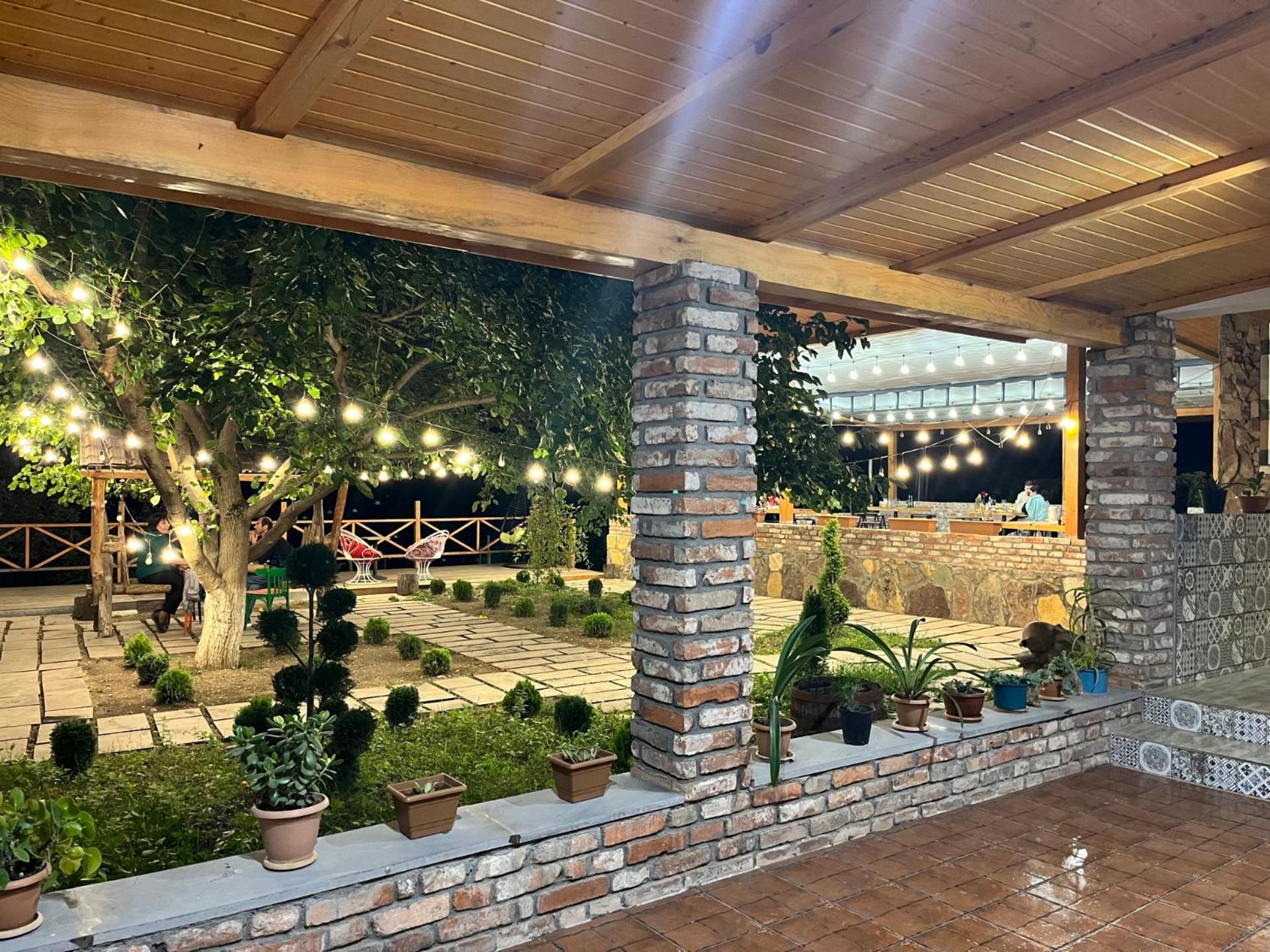 Berkri Gastro Yard & Guest House Yenokavan 外观 照片