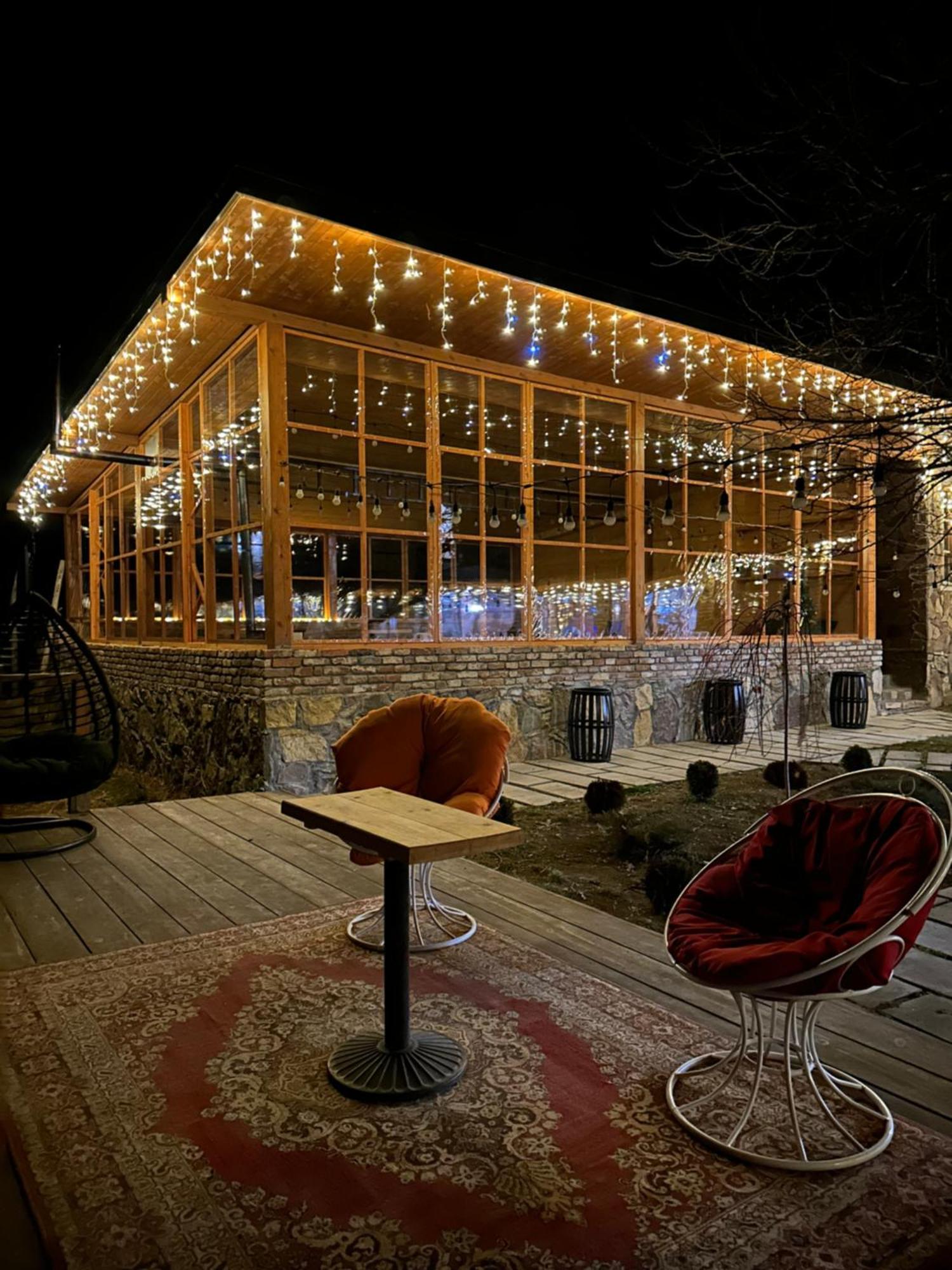 Berkri Gastro Yard & Guest House Yenokavan 外观 照片